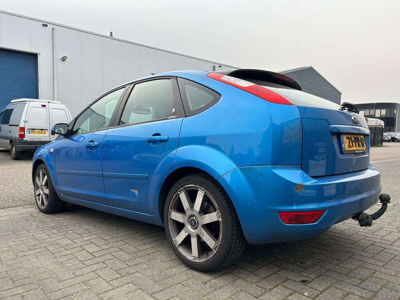 Ford Focus 2.0-16V Ghia FULL OPTION!