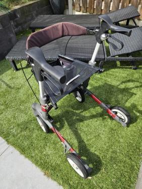 Zgan Topro Troja 5G rollator in de kleur rood zeer nette staat, nieuw model