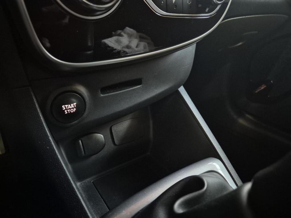 Renault Clio 0.9 tce limited / keyless / cruisecontrol / parkeersensoren