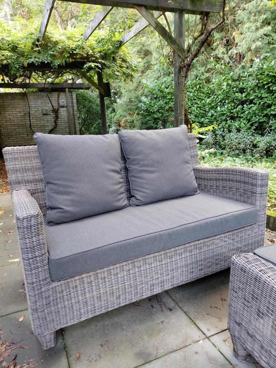 Loungebankje 2 pers. met hocker