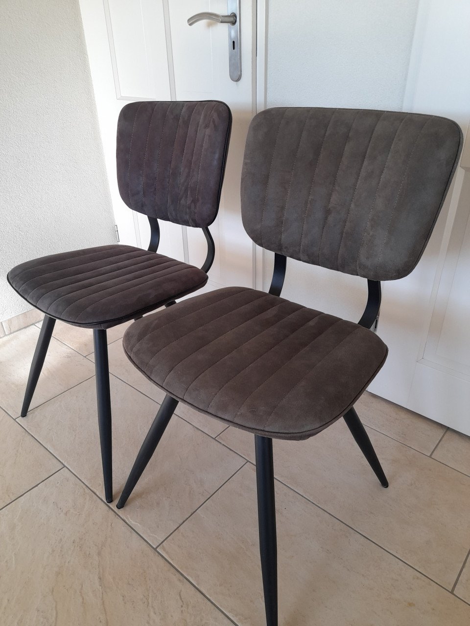 2 leuke stoelen (in goede staat)