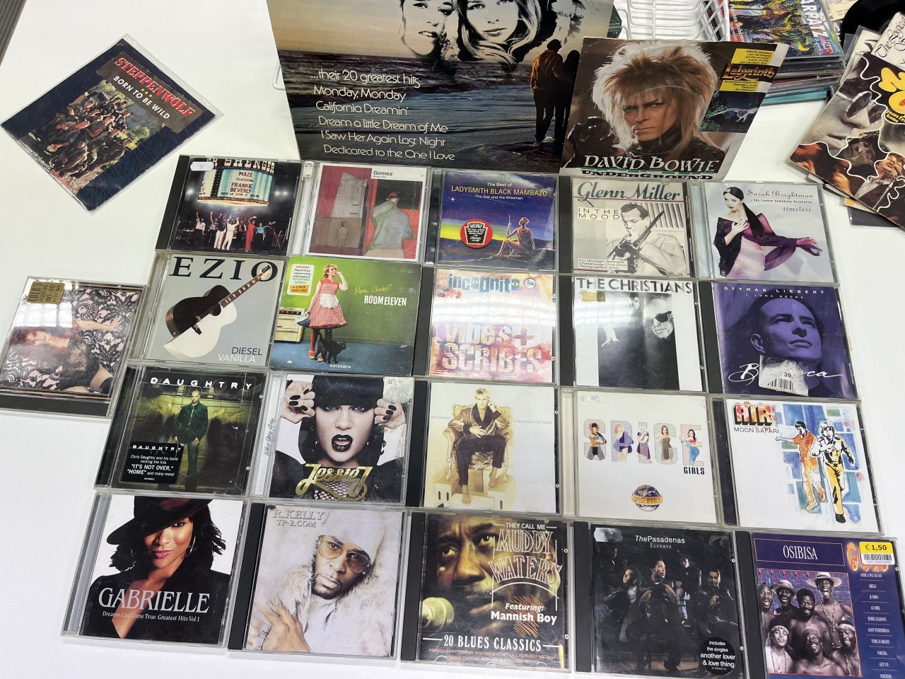 Deze cd’s en meer voor maar 1 euro 🤯 per stuk. ‘79 gaat stoppen.