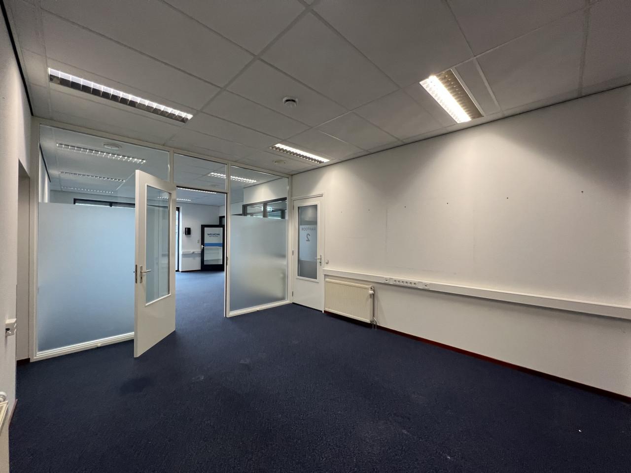 90m2 nette kantoor/bedrijfsruimte aan de Dr.A.F.Philipsstraat 13E in Goes