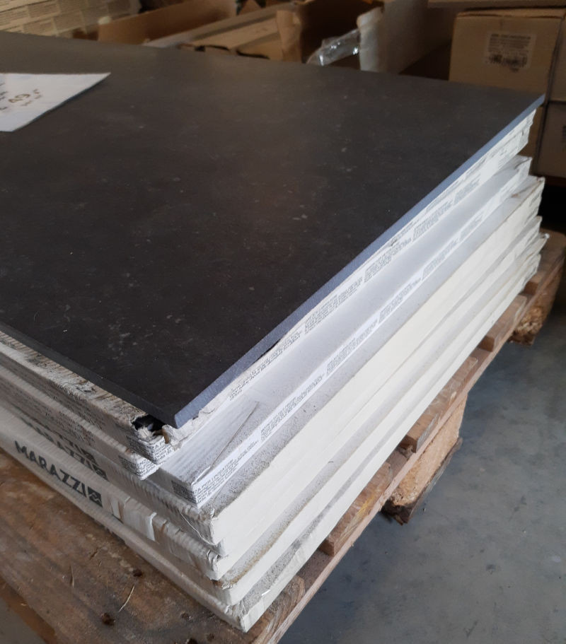 3030-47 ca 12,96 m² Antraciet betonlook vloertegels,per m² van € 82,32 voor