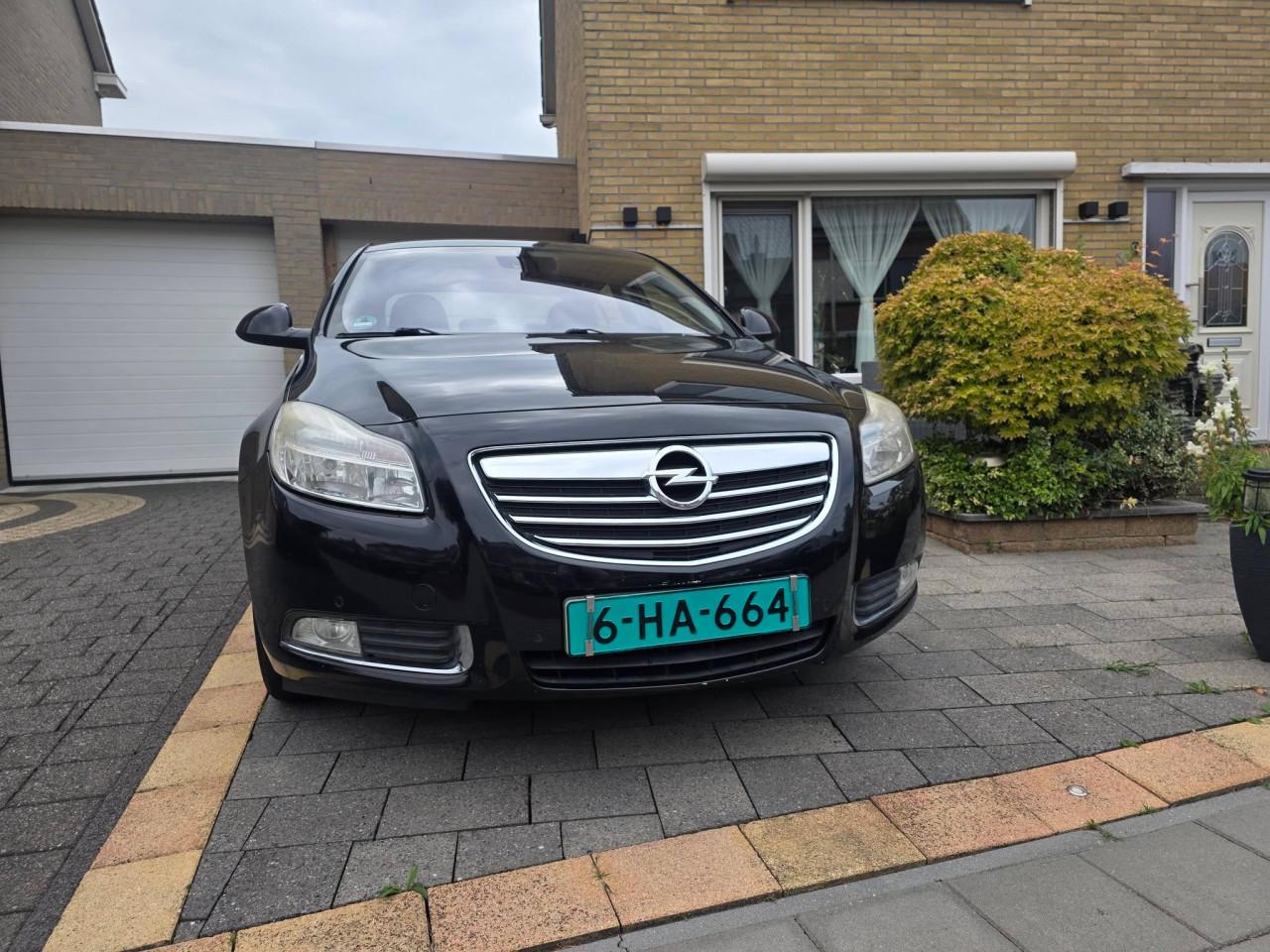 Tekoop zeer nette Opel Insignia 1.8i Cosmo  bj 2010