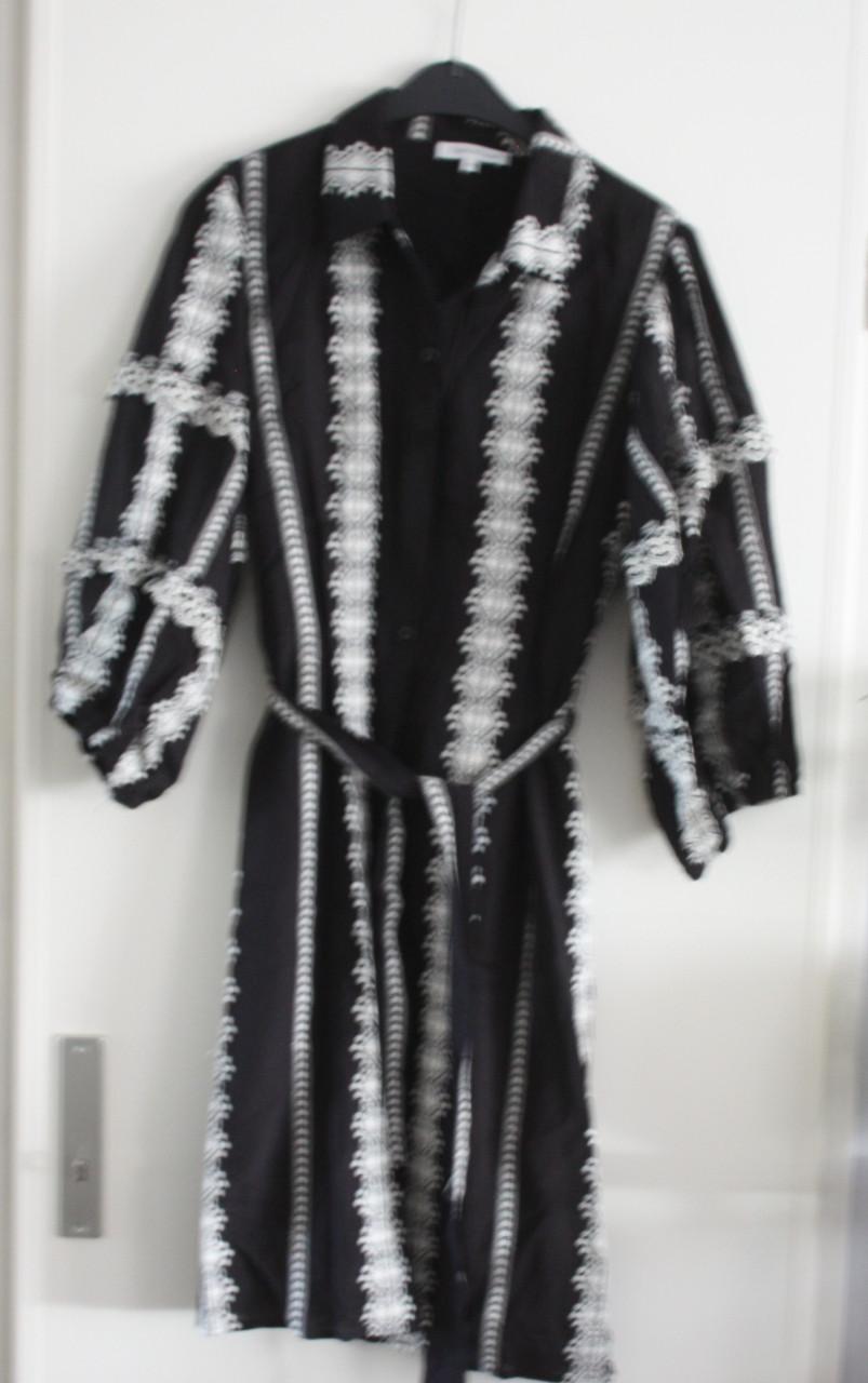 Zwart witte jurk met knopen maat 42