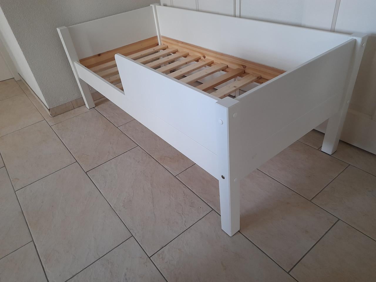 Peuter bed met matras (in goede nette staat ) 150 x 70