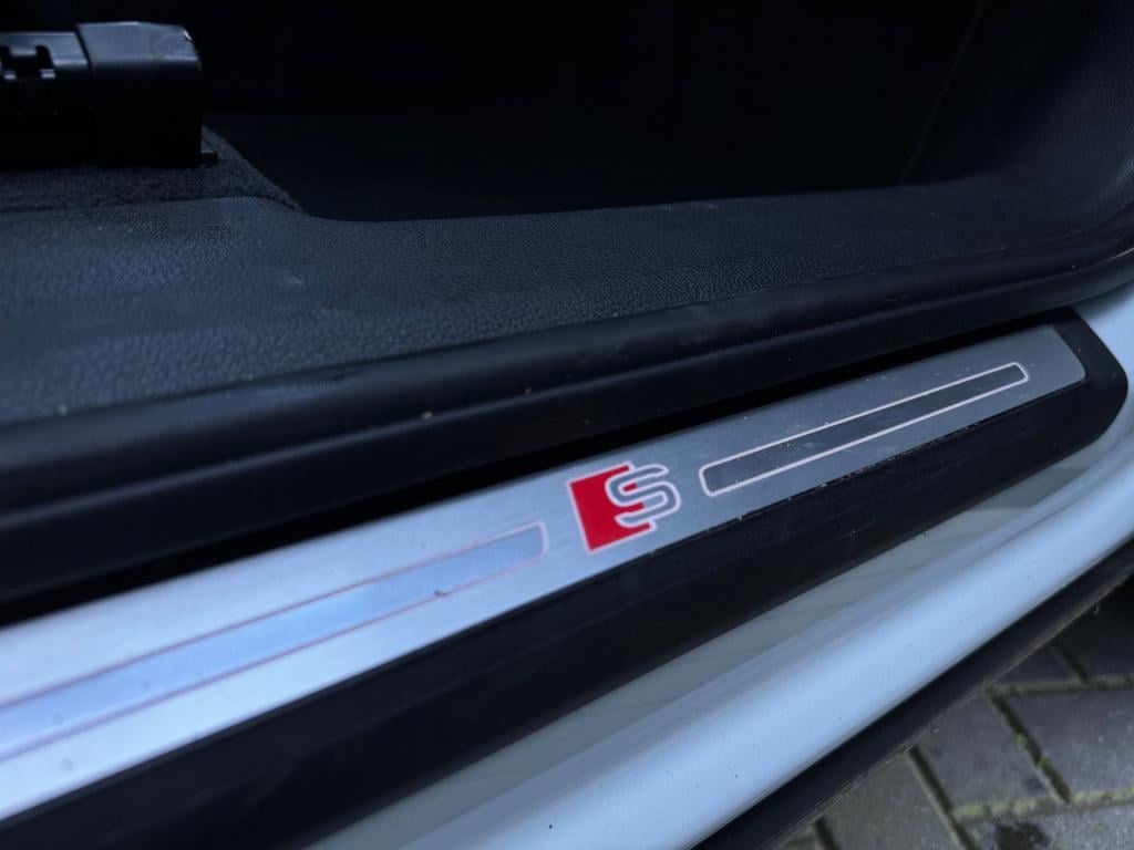 Audi Q3 35 tfsi 3x s-line* keyless * matrix led * camera * carplay