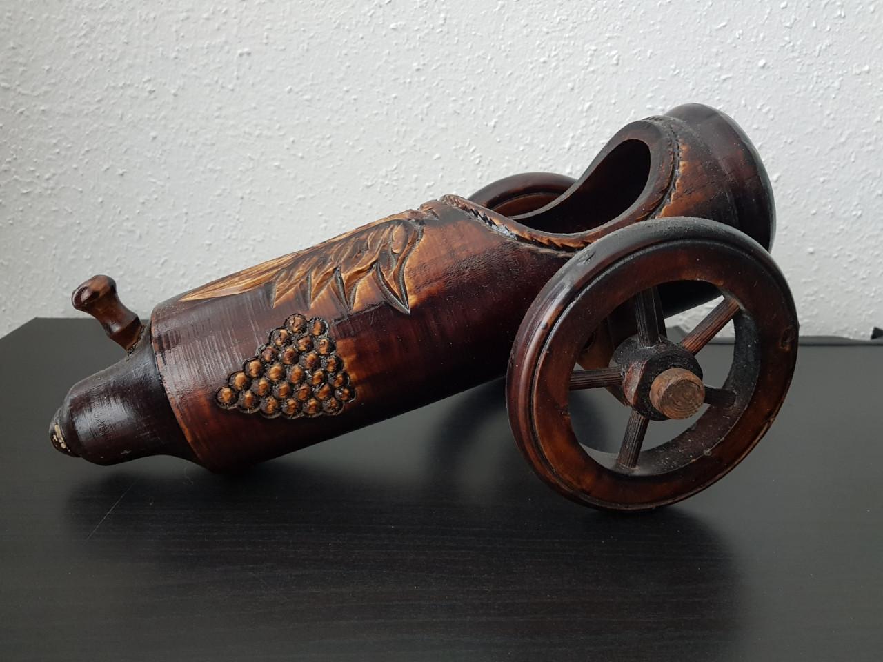 Houten wijnflesrek kanon