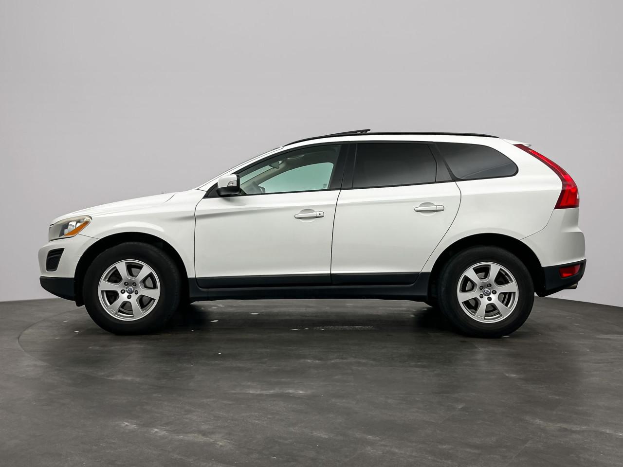 Volvo XC60 - 2.0 D3 FWD Kinetic | Camera | Leder | Navi | Trekhaak