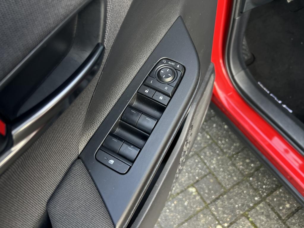 Toyota C-hr 1.8 hybr 140 first