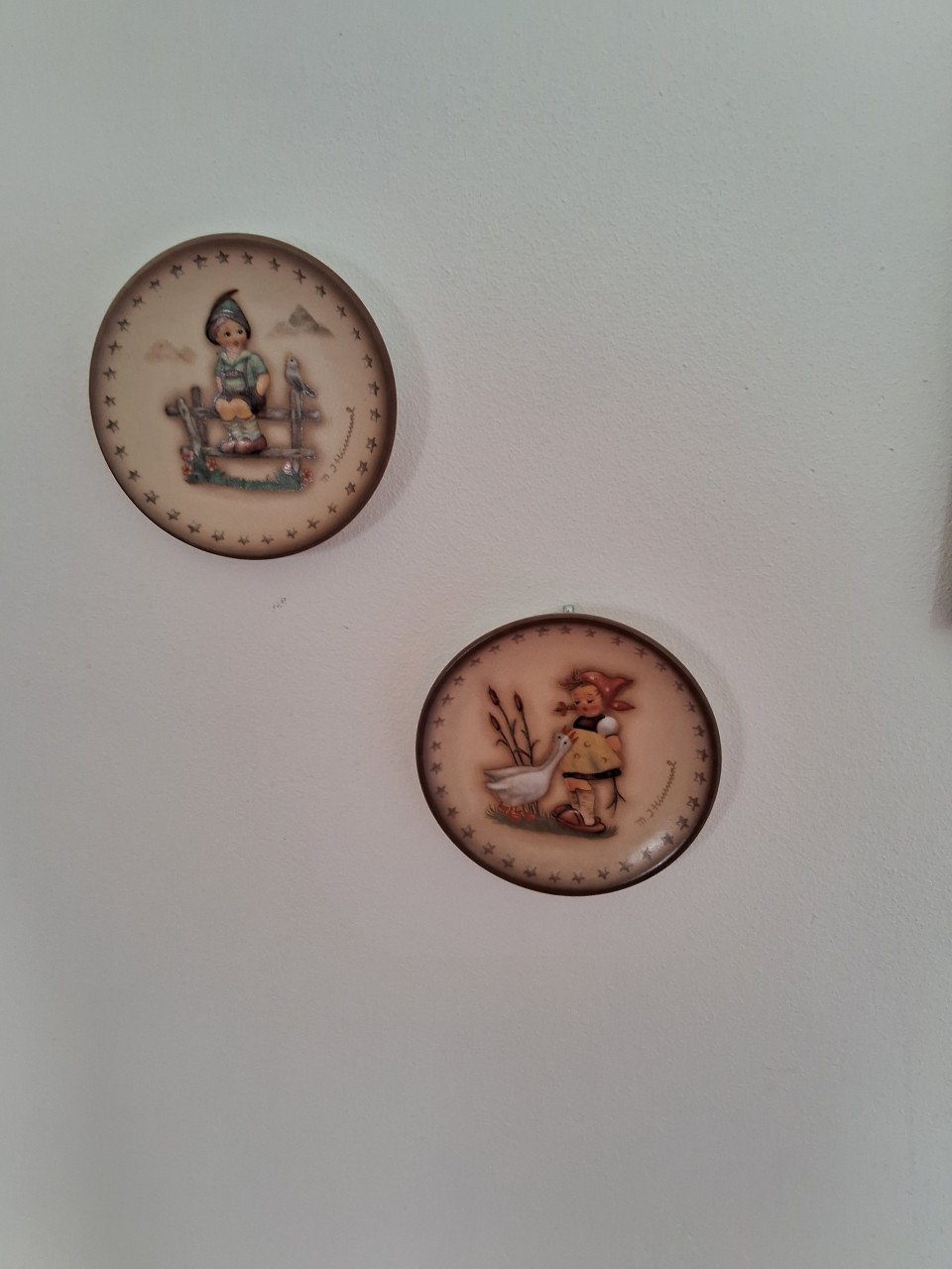 Hummel bordjes en borduurwerk