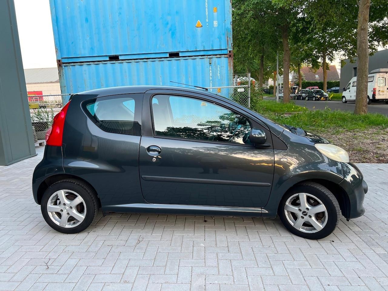 Peugeot 107 1.0-12V XR Airco/ Scherm