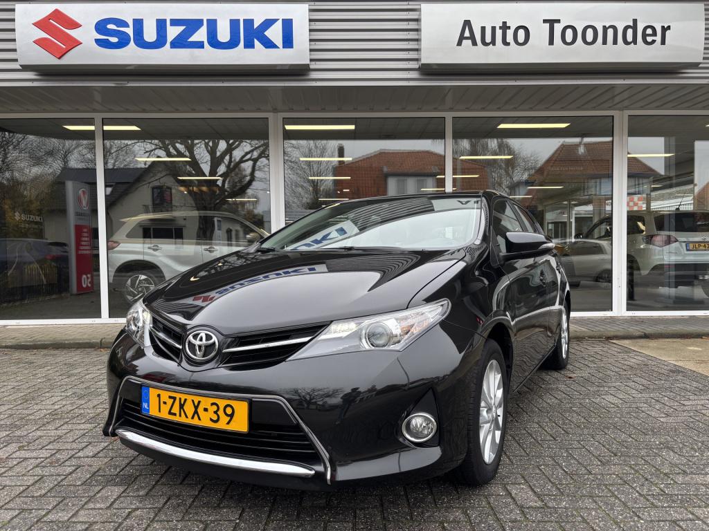 Toyota Auris 1.6 now top 5 editie/trekhaak/57.000 km!!