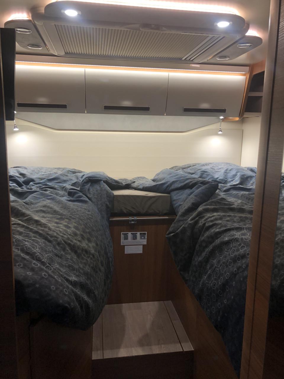 Camper elnagh baron 565 lengtebedden