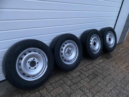 Banden Renault master 225 65 16