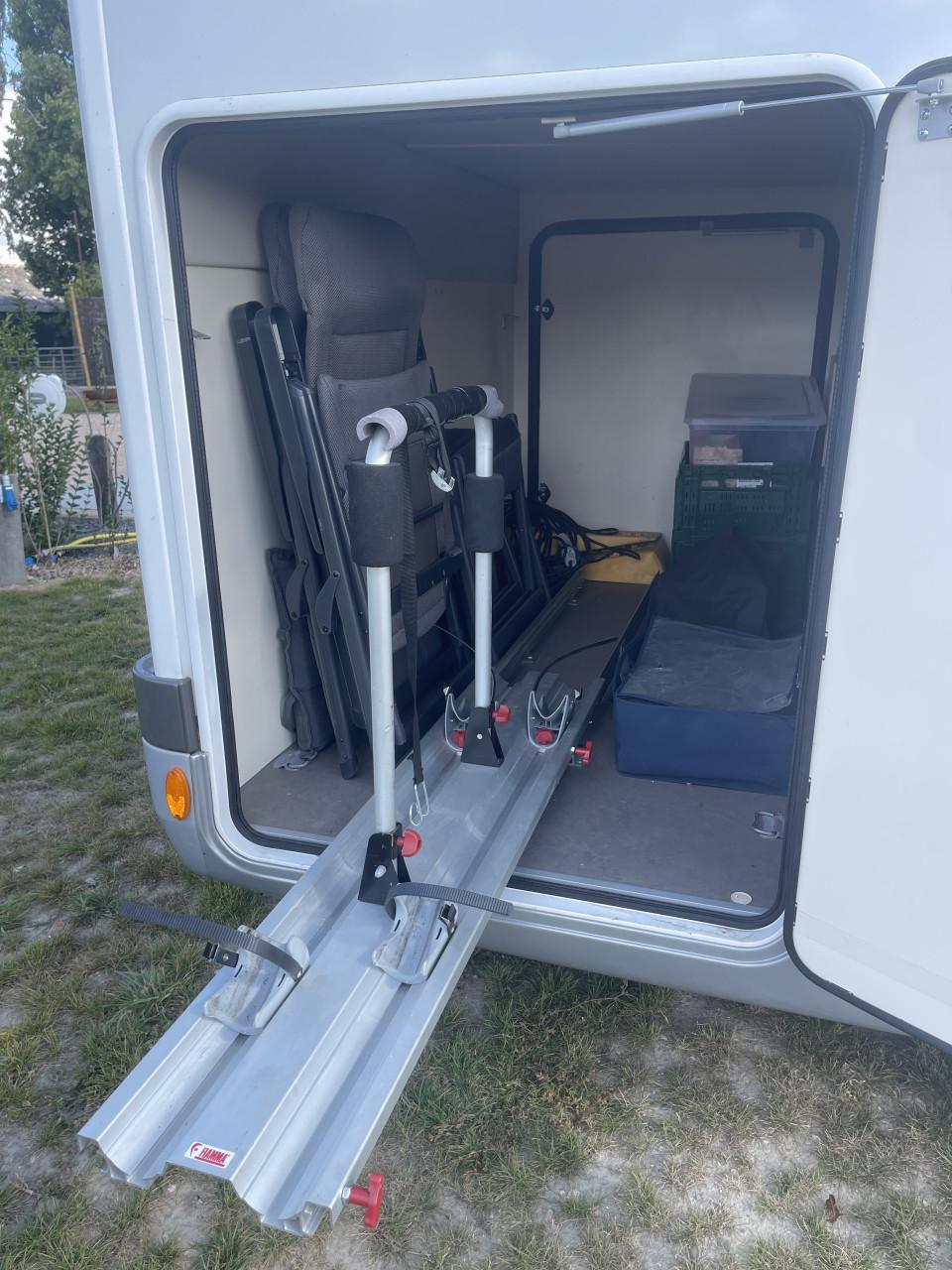 Elnagh T-Loft 450 - Prachtige 4 persoons half-integraal.