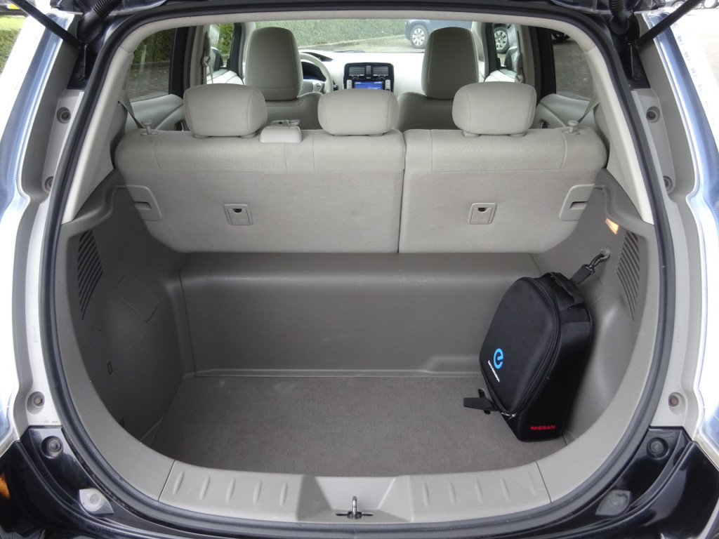 Nissan Leaf base 24 kwh climate / cruise / navi / camera / nap