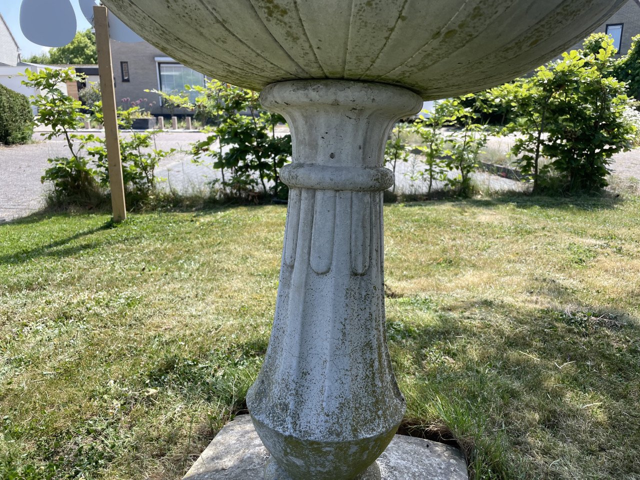 Vogeldrinkbak tuinbeeld
