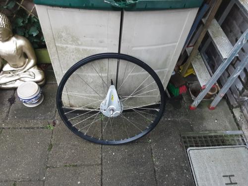 Diverse 26 x 1,75 inch shimano  voorwielen, naafdynamo, rollerbrake rem