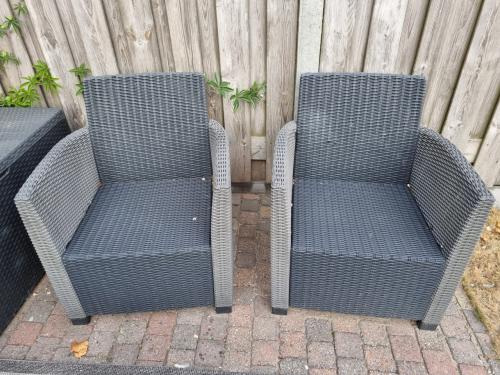 2 tuinstoelen