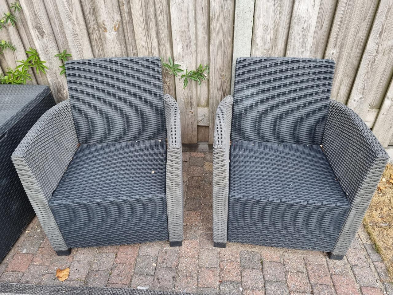 2 tuinstoelen