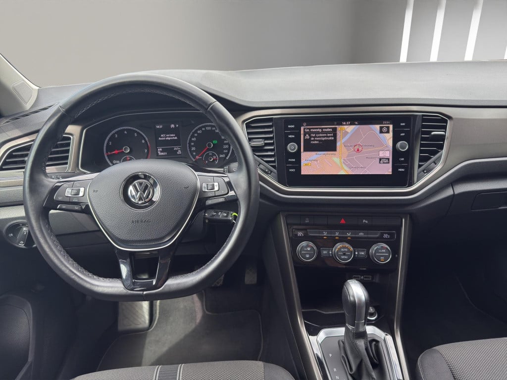 Volkswagen T-roc 1.5 tsi style dsg navigatie | two tone | parkeer v+a | aut
