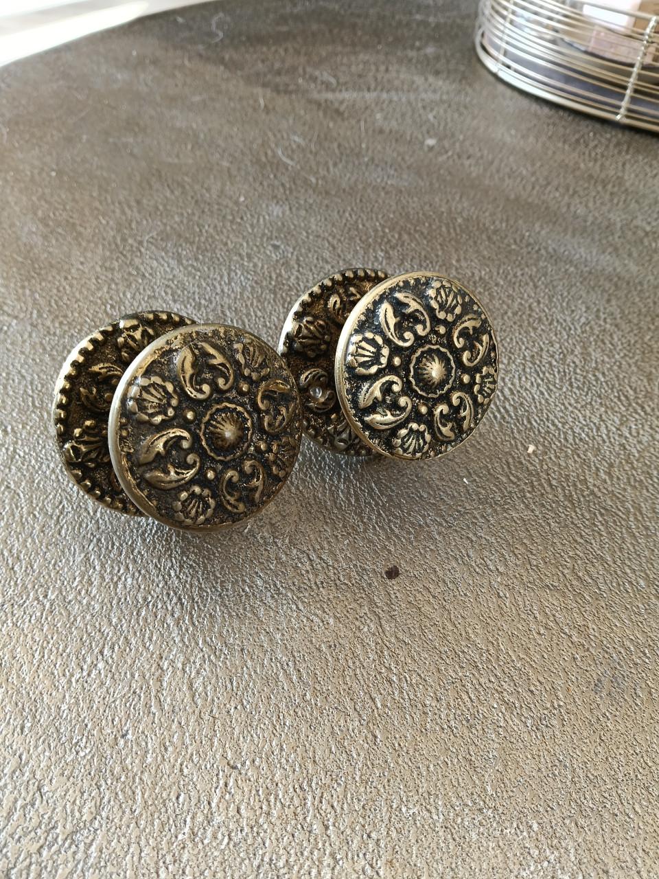 Antieke grote deurknoppen