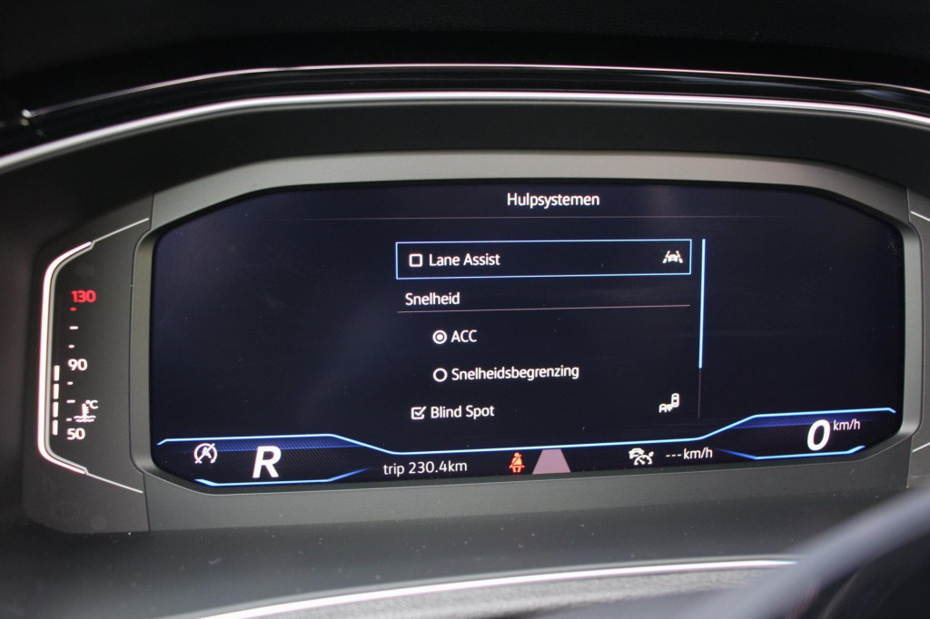 Volkswagen T-roc 2.0 tsi r 4motion - akrapovic - virtual - pano - leder - a