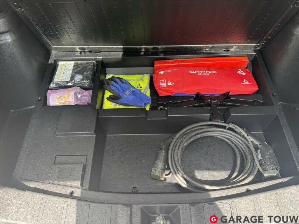 Mitsubishi Outlander 2.4 phev pure+ afn.trekhaak + winterset