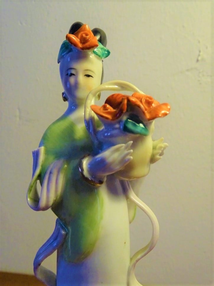 2 Beeldjes Geisha met bloemen Porselein