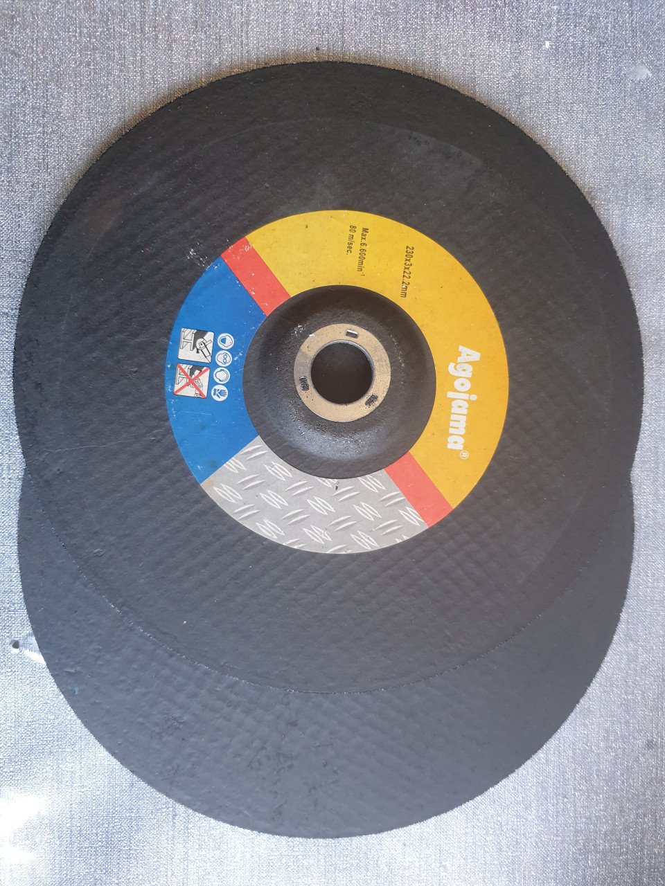 Te koop Agojama Haakse Slijptol voor de zware werk.