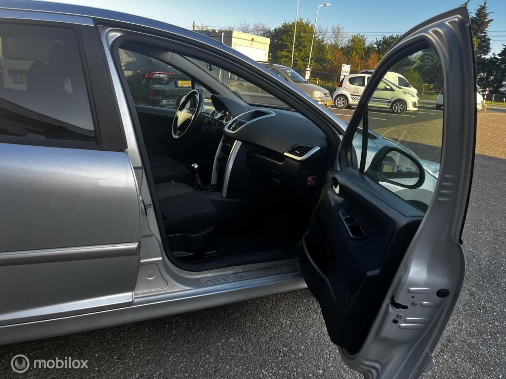 Peugeot 207 1.6 vti sportium
