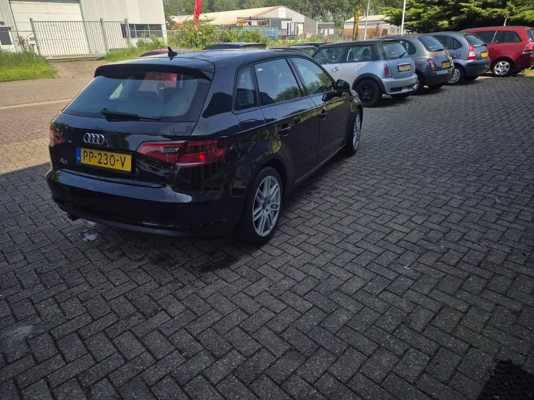 Audi A3 1.6 TDI Sportback Ambition Pro Line S automaat 2015 airco-navigatie