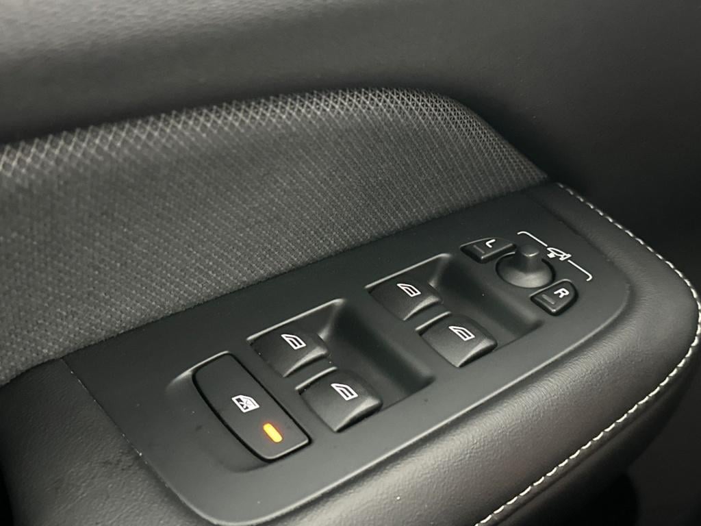Volvo V60 t6 340pk recharge r-design| achteruitrijcamera| trekhaak| adap.cr