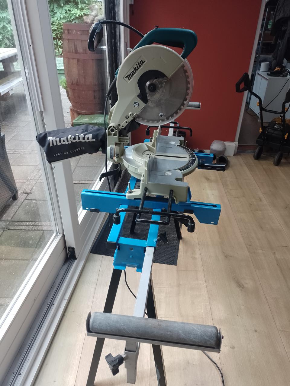 Makita Afkortzaag met onderstel