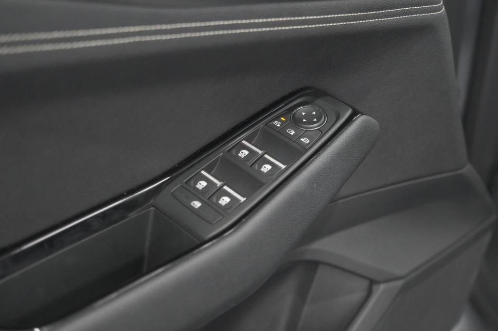 Renault Austral 1.2 e-tech full hybrid 200 techno | 360 camera | panoramada