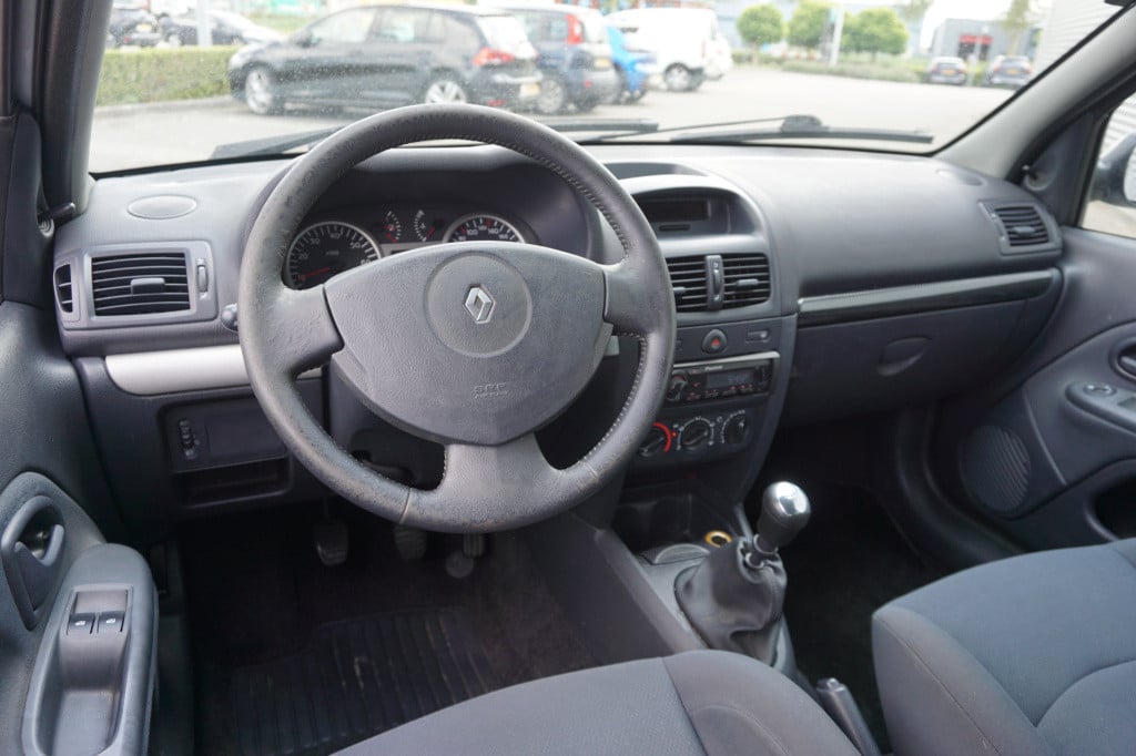 Renault Clio 1.2-16v dynamique airco / elektr. ramen / trekhaak / nap
