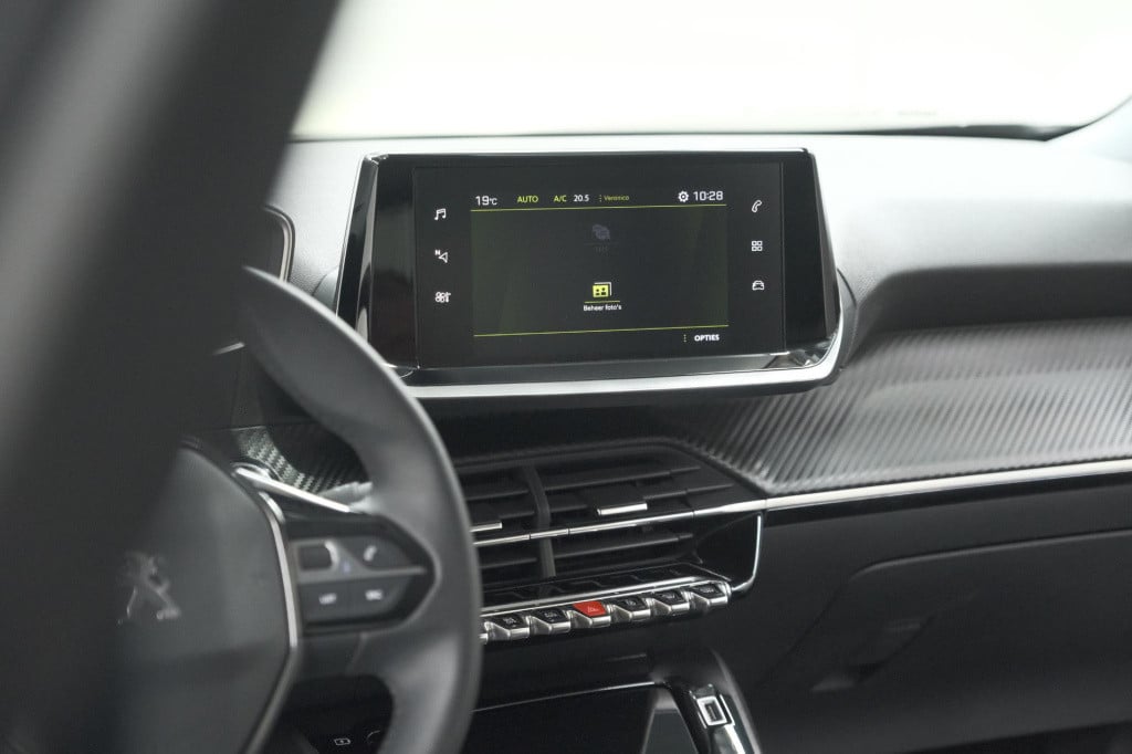 Peugeot 2008 puretech 102 allure pack | camera | apple carplay | parkeersen