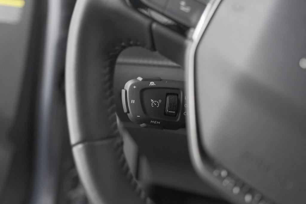 Peugeot 2008 puretech 130 pk allure pack | trekhaak | camera | adaptieve cr