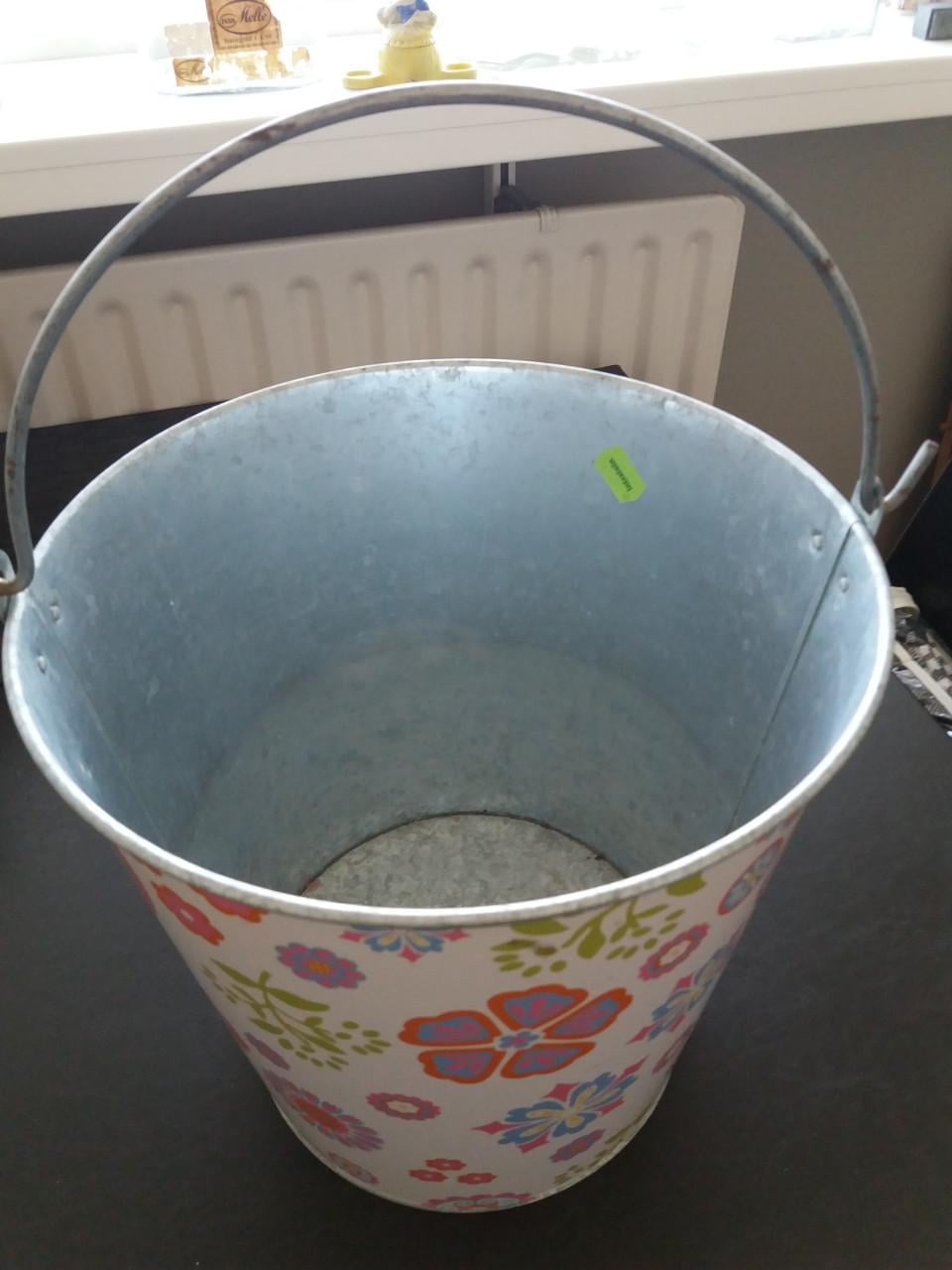 Zinken gelakte emmer