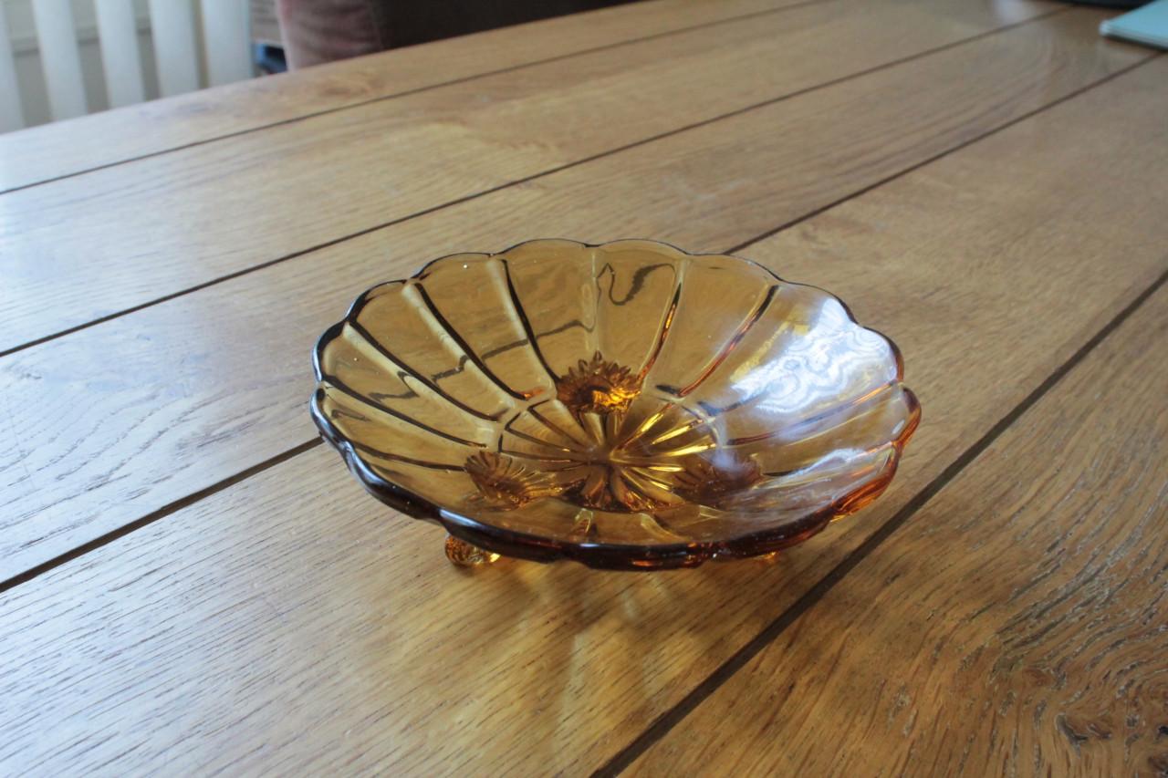 Oker kleurig glazen bonbon schaaltje