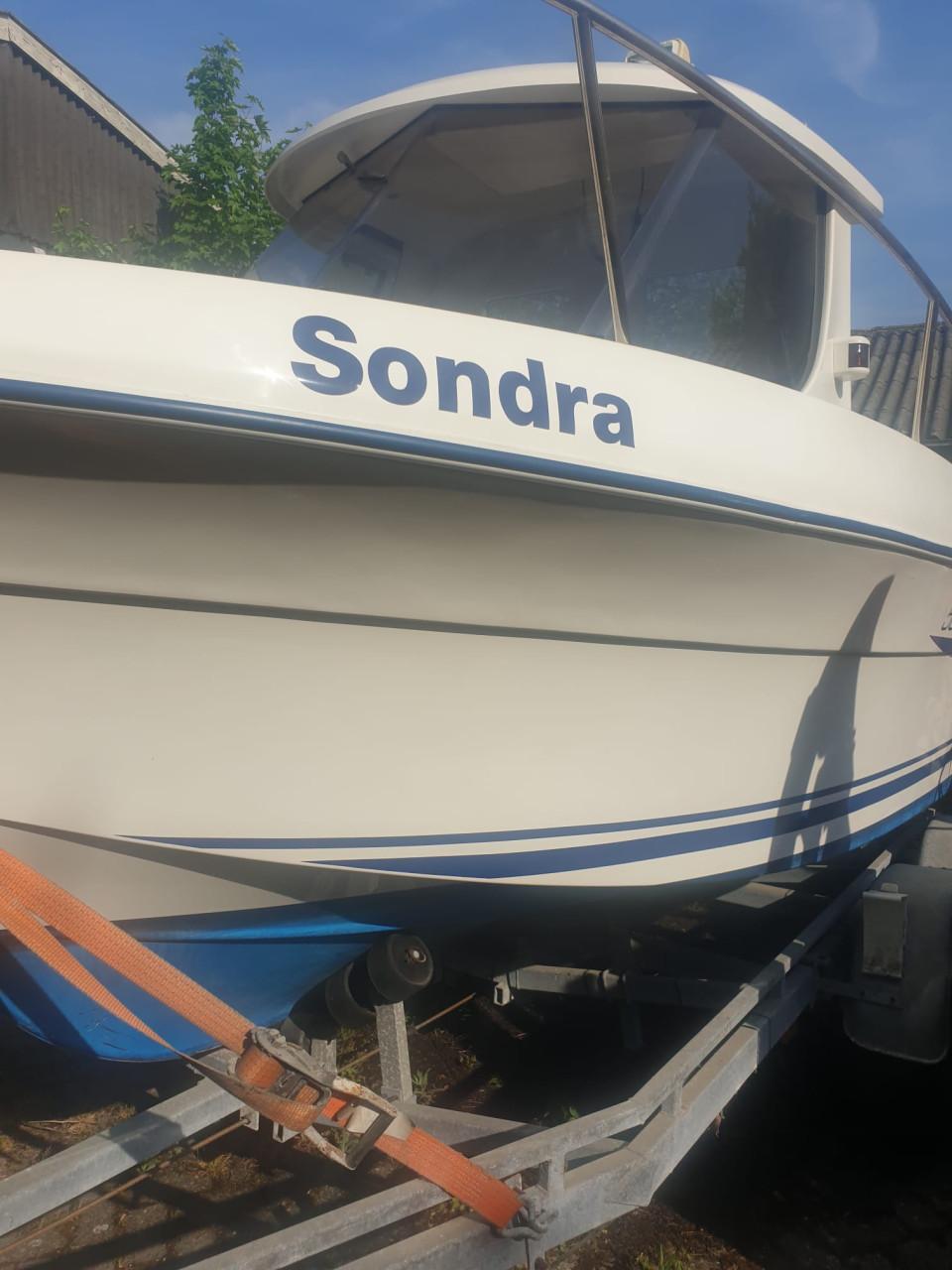 Quicksilver pilothouse 560 met 60 pk mercury + trailer bouwjaar 2003