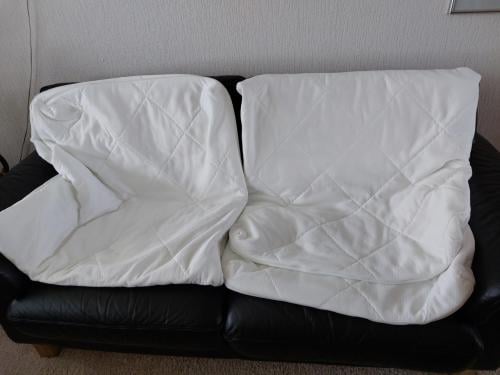 2 x matrashoes 190cm x 80cm  x 15 cm tegen elk aannemelijk bod.