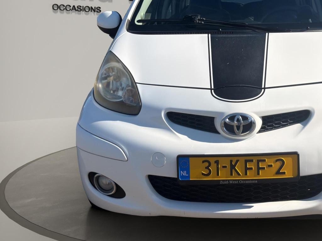 Toyota Aygo 1.0-12v xcite white airco 5 deurs leder