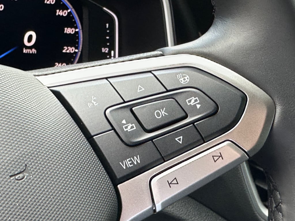Volkswagen T-roc 1.5 tsi 150pk r-line | navi | camera | ergo stoel | alcant