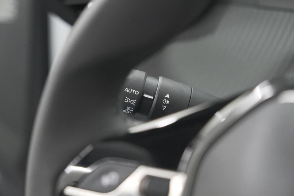 Peugeot 2008 puretech 100 allure | camera | navigatie | parkeersensoren | a