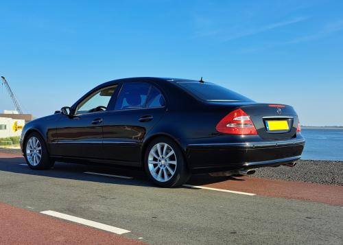 Mercedes E500 Diep Zwart 2004 287.200 km € 5.500