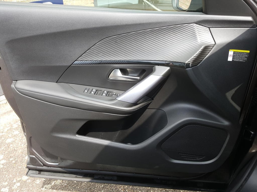 Peugeot 2008 1.2 puretech 100pk allure navigatie | trekhaak | cruise & clim