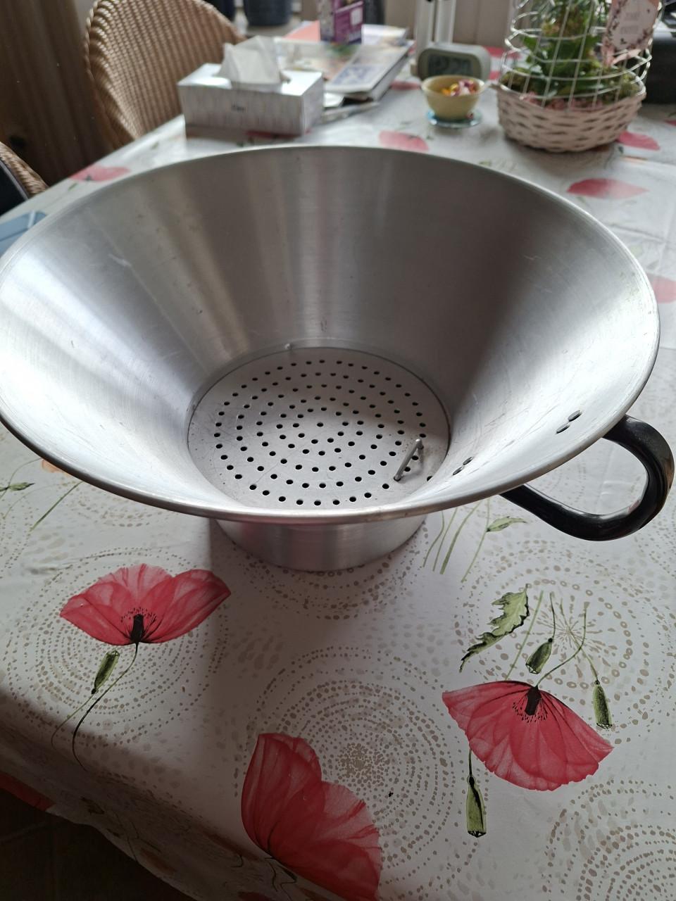 Grote frituur vergiet